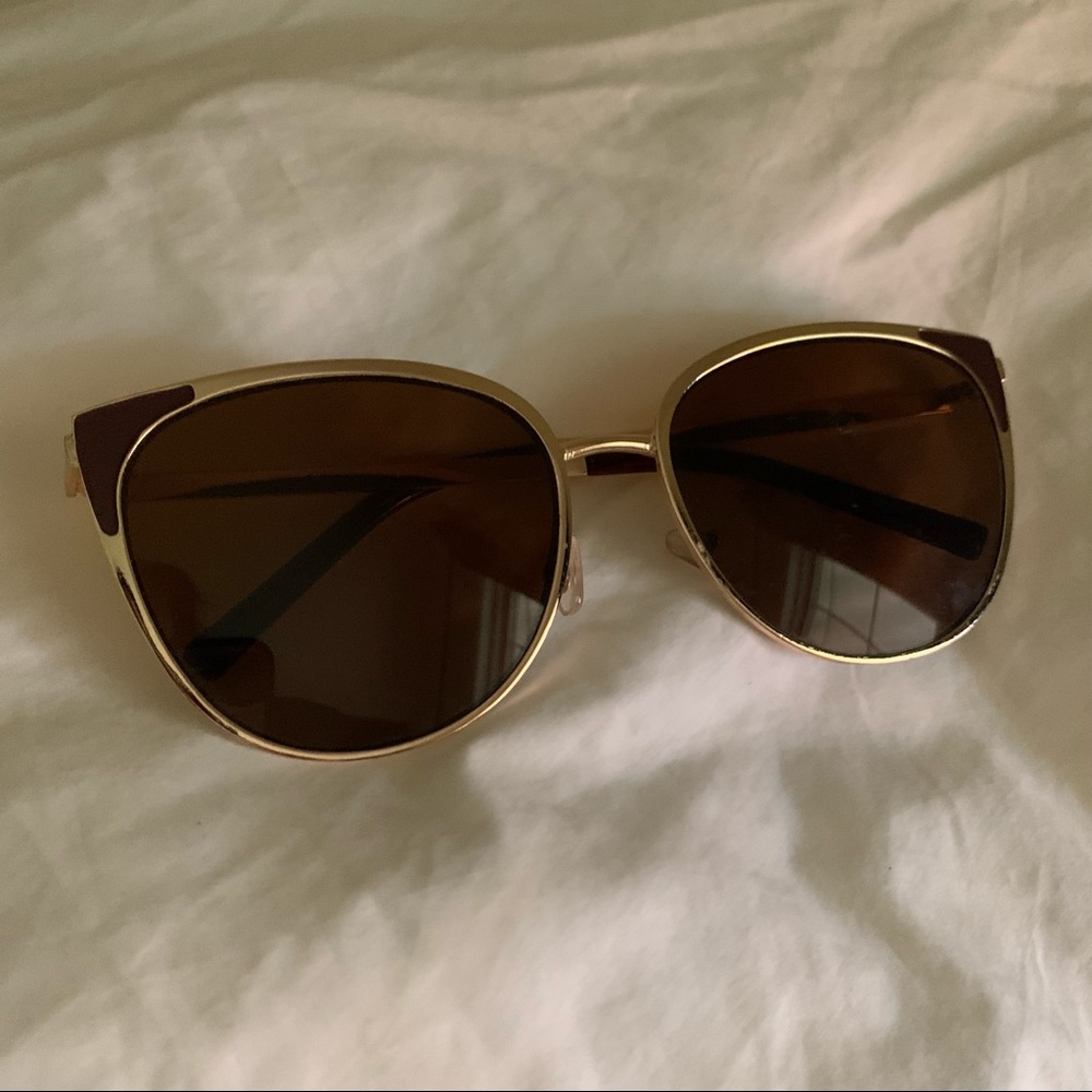 ‼️SOLD‼️Gold frame and brown lenses sunglasses